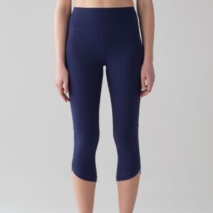 Lululemon Size 6, Revitalize Crop, Blueberry Jam, 21", Activewear, Luxtreme